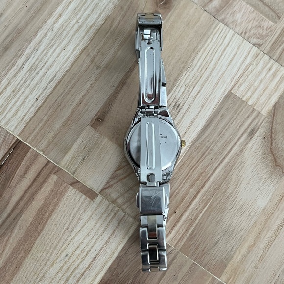 Timex Ladies Watch Indiglo White Dial Two Tone Stainless Bracelet - Picture 9 of 12